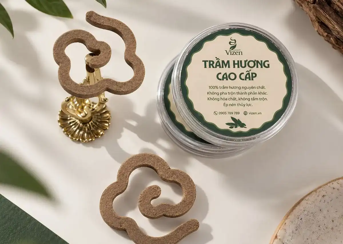 Trầm hương v&acirc;n m&acirc;y &ndash; Từ bột trầm tự nhi&ecirc;n, tạo h&igrave;nh uốn lượn như &aacute;ng m&acirc;y.