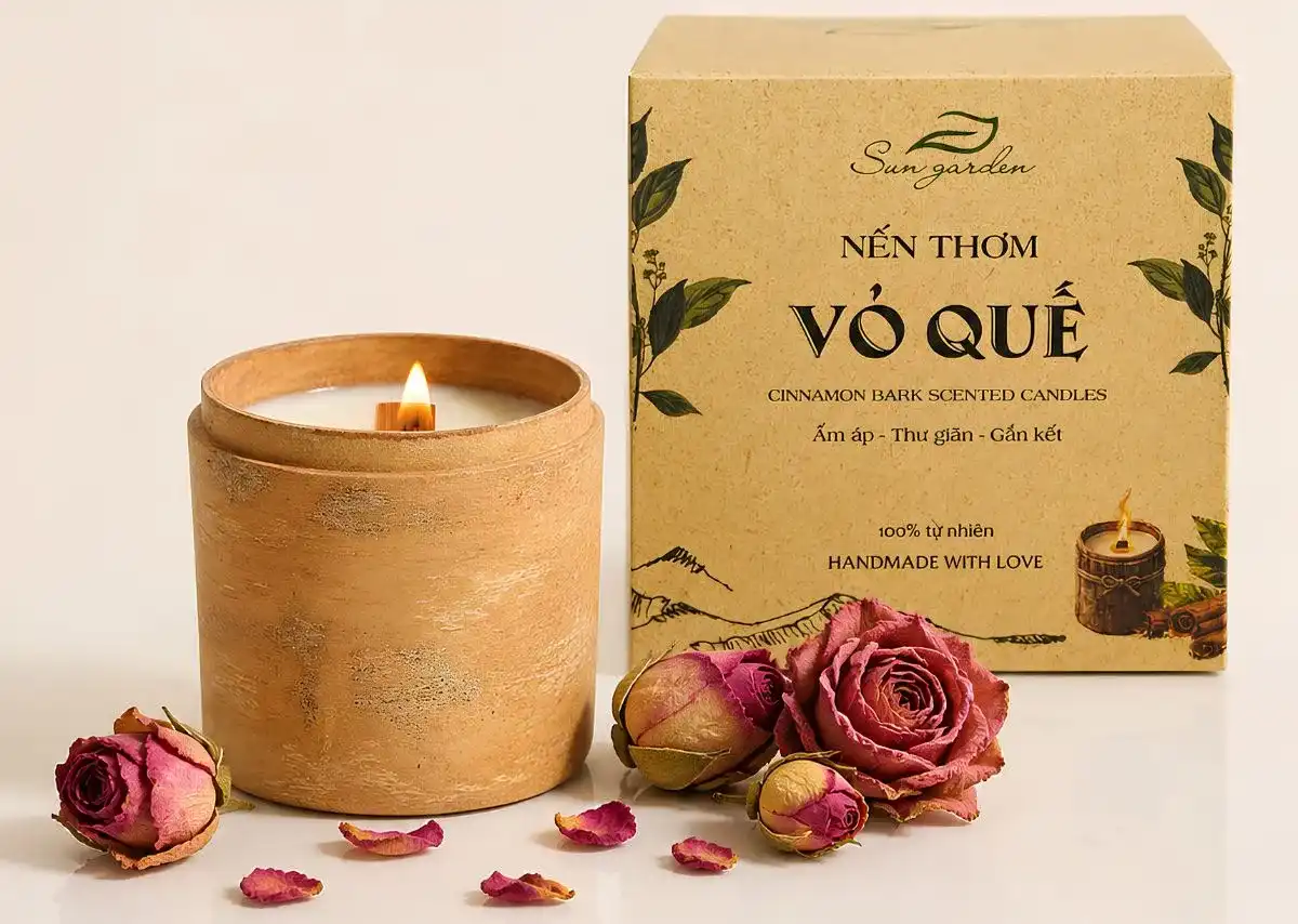 Nến thơm vỏ quế mang dấu ấn từ v&ugrave;ng quế Tr&agrave; Bồng