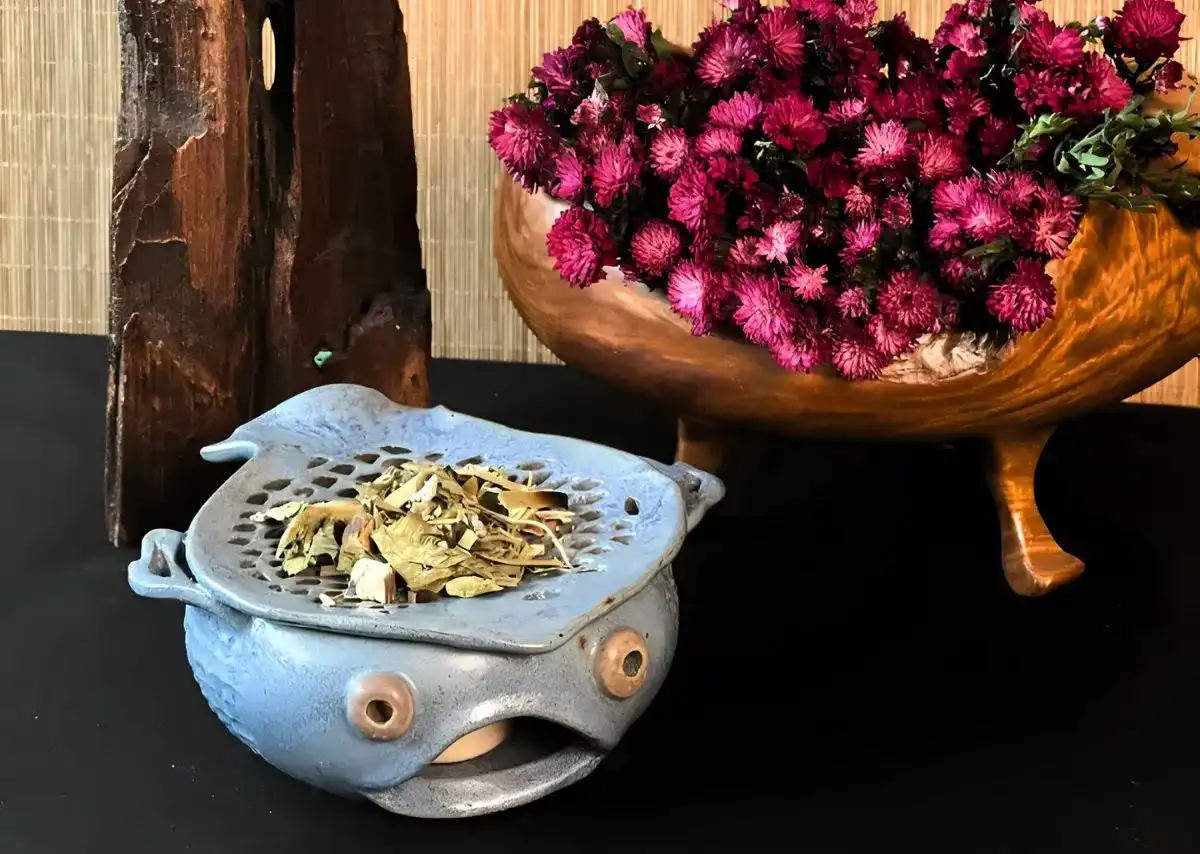 X&ocirc;ng nh&agrave; bằng thảo mộc gi&uacute;p hương tự nhi&ecirc;n lan tỏa trong kh&ocirc;ng gian.